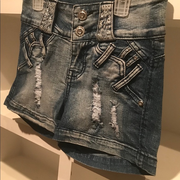 High waisted women’s distressed jean shorts ! S 🔥 - Picture 4 of 6